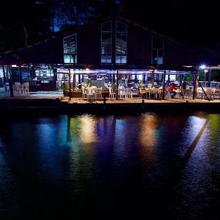 Hotel Y Restaurante Backpackers Ріо-Дульсе Екстер'єр фото