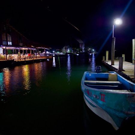 Hotel Y Restaurante Backpackers Ріо-Дульсе Екстер'єр фото
