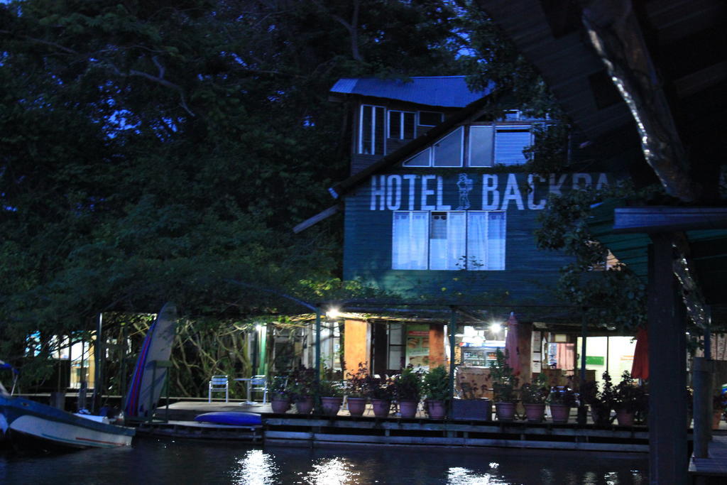Hotel Y Restaurante Backpackers Ріо-Дульсе Екстер'єр фото