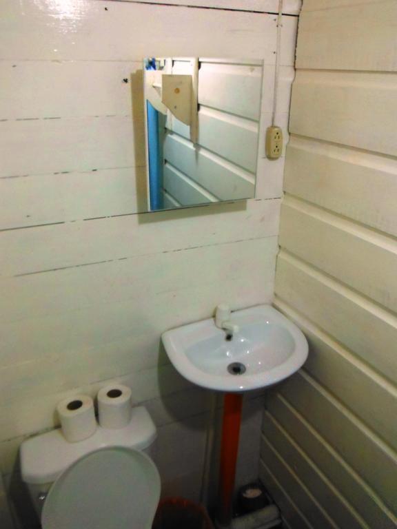 Hotel Y Restaurante Backpackers Ріо-Дульсе Номер фото