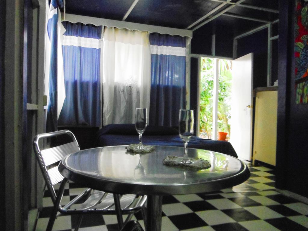 Hotel Y Restaurante Backpackers Ріо-Дульсе Номер фото