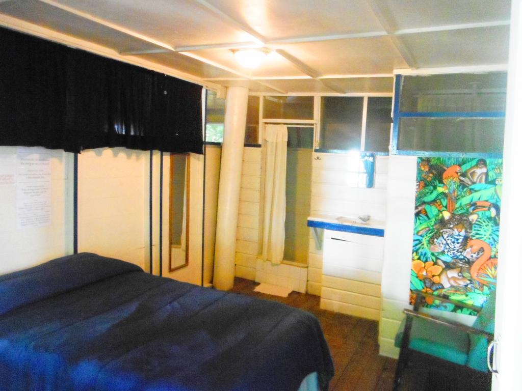 Hotel Y Restaurante Backpackers Ріо-Дульсе Номер фото