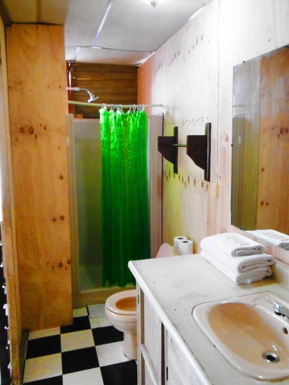 Hotel Y Restaurante Backpackers Ріо-Дульсе Номер фото