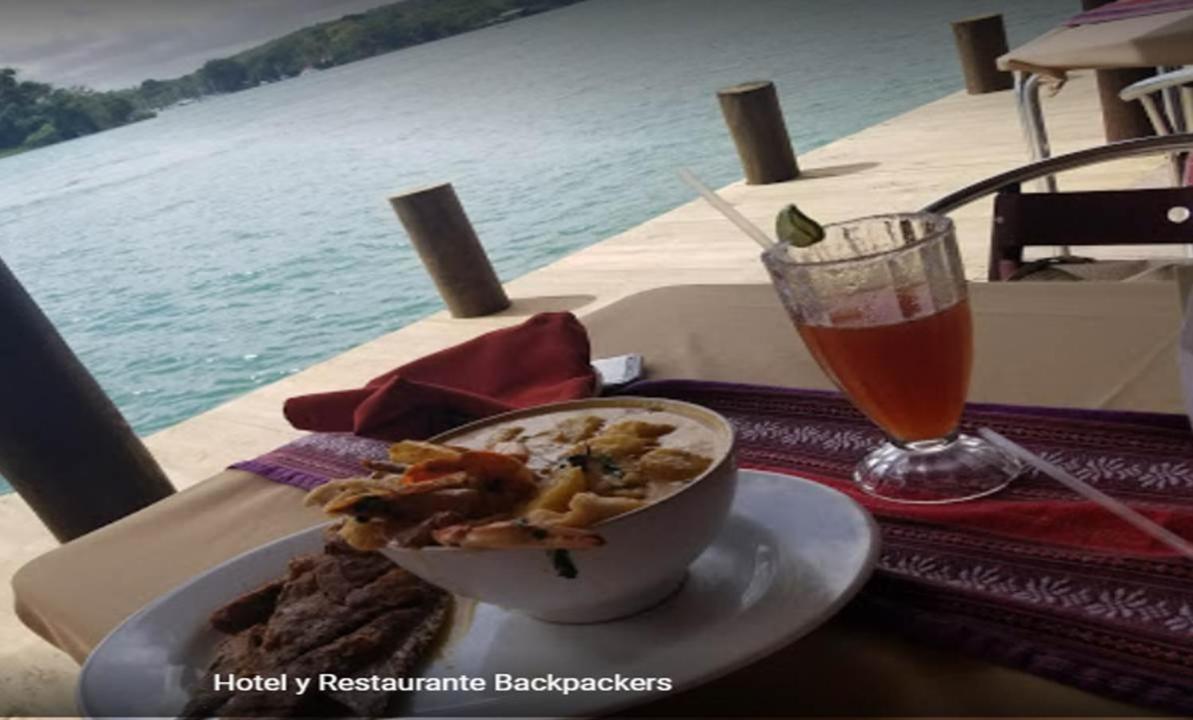 Hotel Y Restaurante Backpackers Ріо-Дульсе Екстер'єр фото