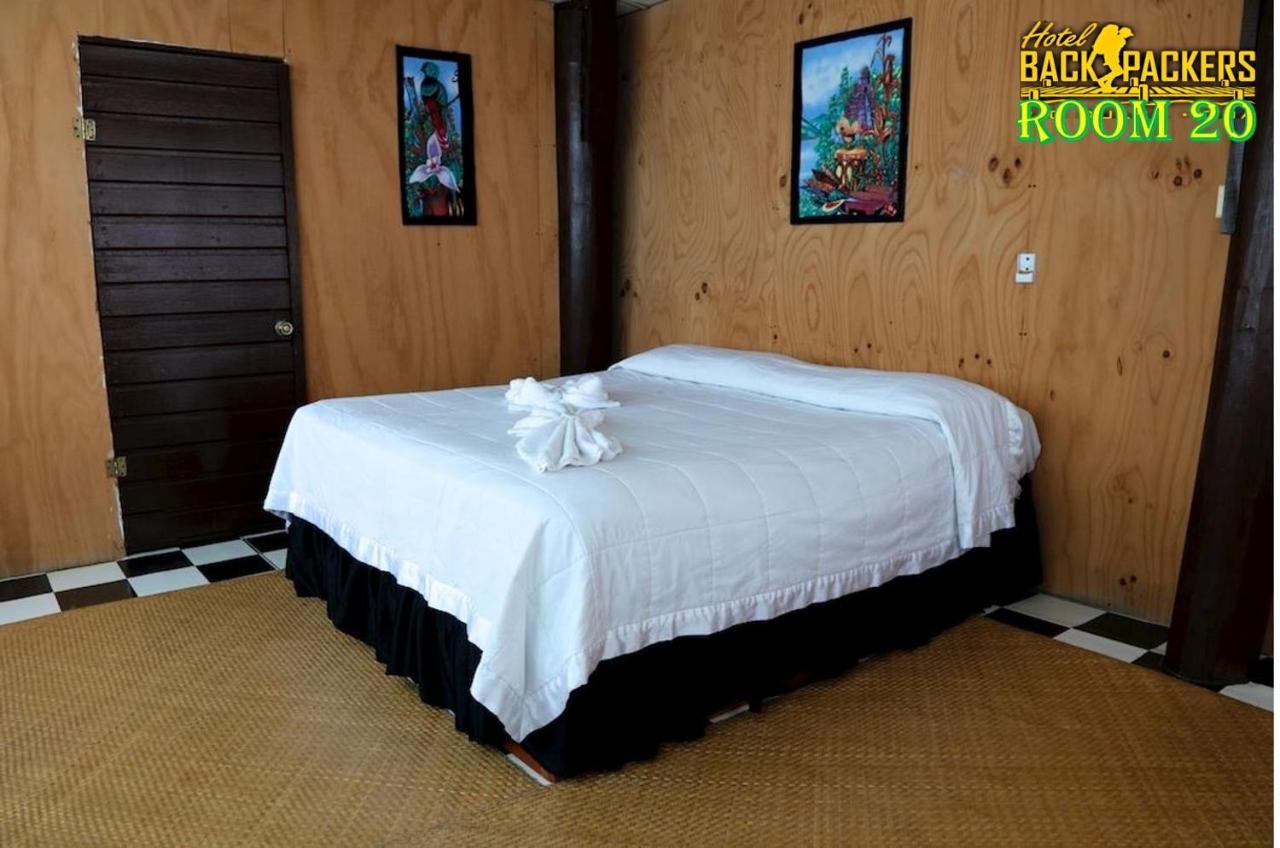 Hotel Y Restaurante Backpackers Ріо-Дульсе Екстер'єр фото